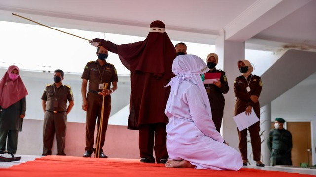 Ilustrasi hukuman cambuk. Foto: Suparta/acehkini 