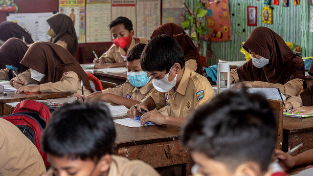 Ilustrasi PTM di sekolah. Foto: Muhammad Adimaja/ANTARA FOTO