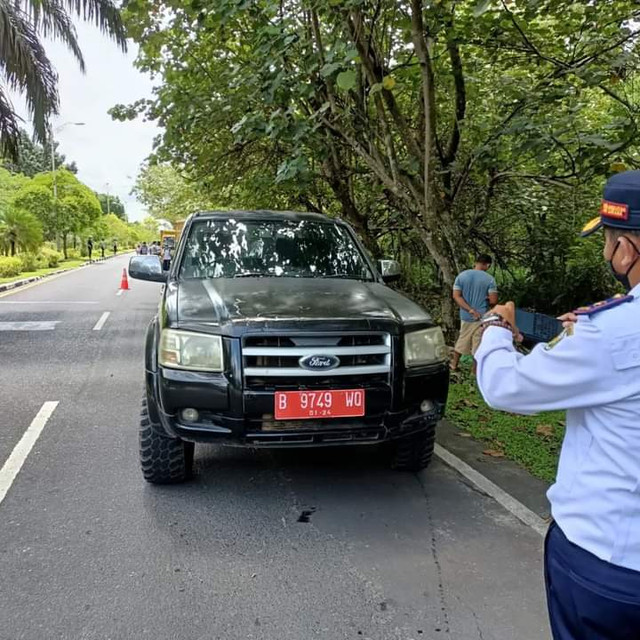 Salah satu mobil dinas di Palangka Raya saat ditilang oleh Dinas Perhubungan. (FOTO: Dinas Perhubungan Palangka Raya).