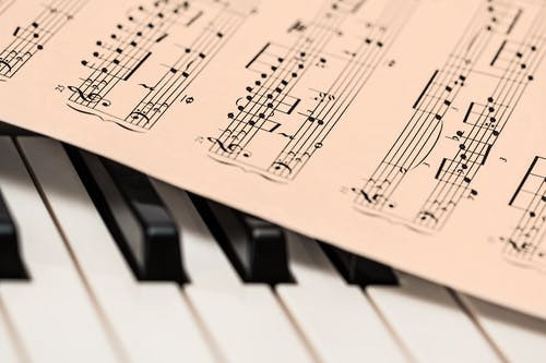 Ilustrasi pola melodi dalam sebuah lagu. Foto: Pexels.com
