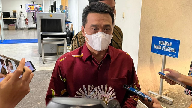 Wakil Gubernur DKI Jakarta Riza Patria mejawab pertanyaan wartawan di Balai Kota DKI Jakarta, Kamis (20/1/2022). Foto: Haya Syahira/kumparan