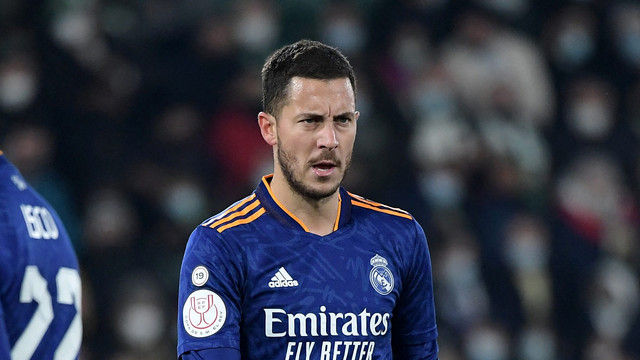 Pemain Real Madrid Eden Hazard saat melawan Elche CF di stadion Martinez Valero di Elche pada kamis (20/1/2022). Foto: Jose Jordan / AFP