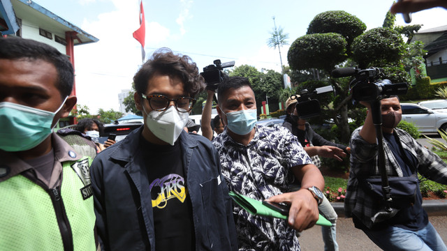 Tersangka Ardhito Pramono saat tiba di RSKO (Rumah Sakit Ketergantungan Obat) untuk di rehabilitasi di Jakarta, Jumat, (21/1/2022). Foto: Agus Apriyanto