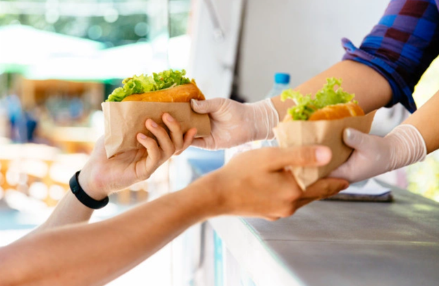 Ilustrasi bisnis kuliner dengan Food Truck. Foto: freepik.com/freepic-diller