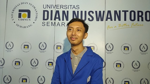 Sultan Gustaf AL Ghozali di Gedung Rektorat Udinus. Foto: Intan Alliva Khansa/kumparan