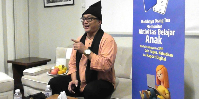 Melalui Aplikasi Online, Orang Tua Kini Bisa Pantau Pendidikan Anak dari Rumah