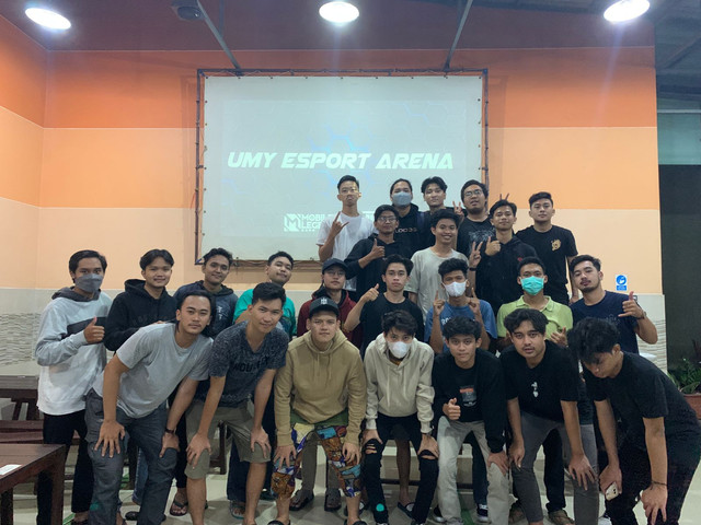 Pemenang Hanabi Collector Tournament. Foto: Ahmad Syafi'i Mahfudin/Staf Kementerian Minat dan Bakat BEM KM UMY 2021/2022