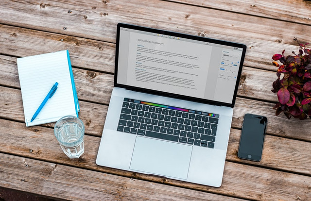 Contoh Biodata Diri untuk Pelajar Foto: Unsplash/Bram Naus  