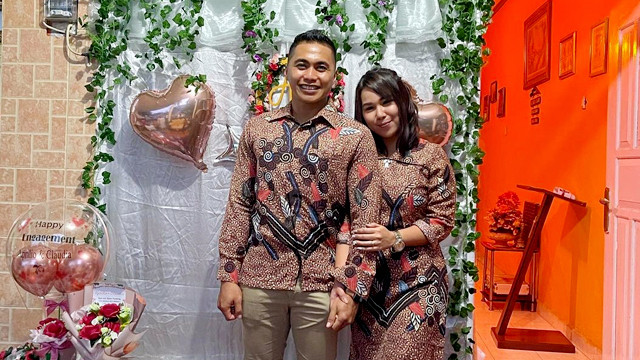 Aprilio Manganang, prajurit TNI AD yang juga atlet voli nasional, saat acara tunangannya. (foto: instagram)