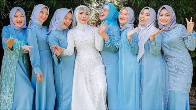 Rekomendasi baju bridesmaid. Foto: instagram @ootdid