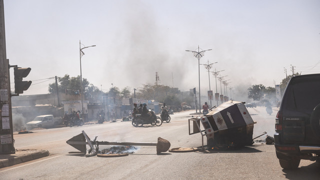 Ilustrasi konflik di Burkina Faso, Minggu (23/1/2022). Foto: Olympia De Maismont/AFP