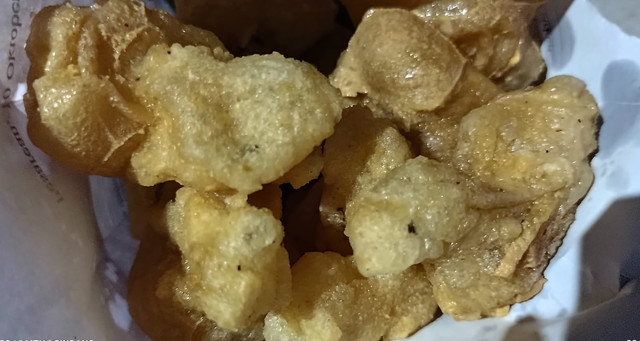 Tahu upil, makanan khas Tegal. (Foto: Satria/magang)