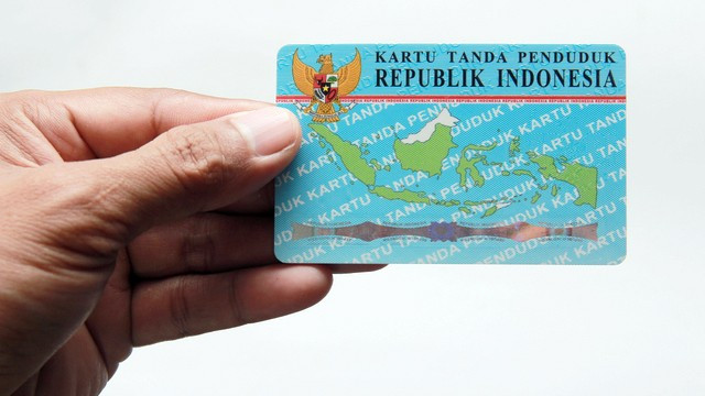 Ilustrasi Mencari NIK KTP. foto: Shutterstock