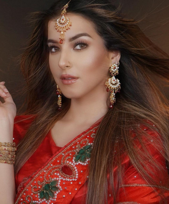 Tasya Farasya saat berdandan ala Katrina Kaif. Foto: Instagram/@tasyafarasya