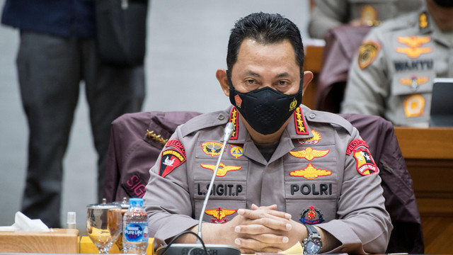 Kapolri Jenderal Pol Listyo Sigit Prabowo mengikuti rapat kerja bersama Komisi III DPR di kompleks Parlemen, Jakarta, Senin (24/1/2022). Foto: Aditya Pradana Putra/Antara Foto