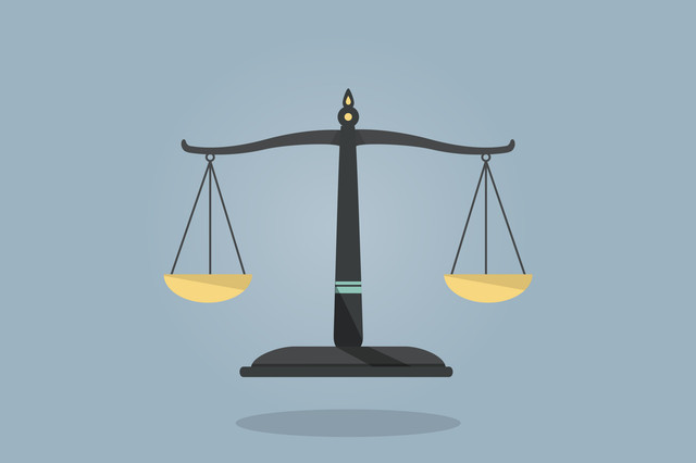 Ilustrasi timbangan hukum, sumber: freepik.com