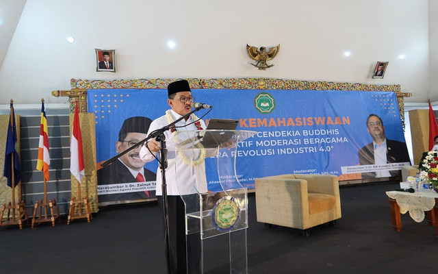 Wakil Menteri Agama, Ir. Dr. Zainut Tauhid Sa'adi., M.Si saat mengisi acara seminar kemahasiswaan bertajuk “Membangun Cendekiawan Buddhis Berperspektif Moderasi Beragama Di Era Revolusi Industri 4.0” yang digelar Sekolah Tinggi Agama Buddha Negeri (STABN) Sriwijaya Tangerang, Senin (24/1/2022).