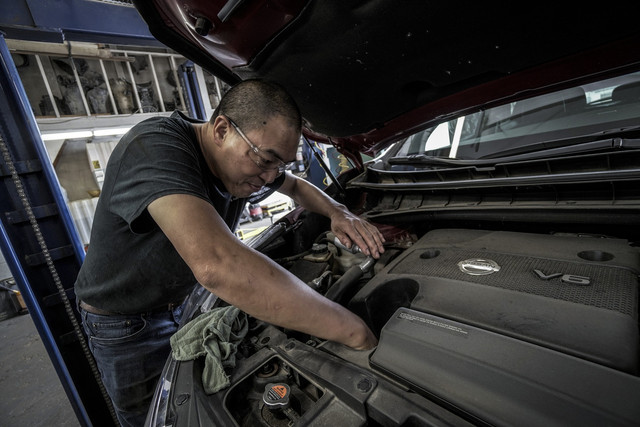 Ilustrasi Mengganti Oli Diesel. Foto: Pixabay