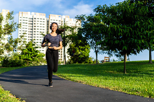 Ilustrasi menerapkan teknik dasar jalan cepat. Foto: Unsplash.com