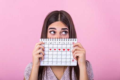 Jelaskan proses terjadinya menstruasi dan hormon yang berperan di dalamnya, sumber foto: (Stefanmer) by Unsplash.com