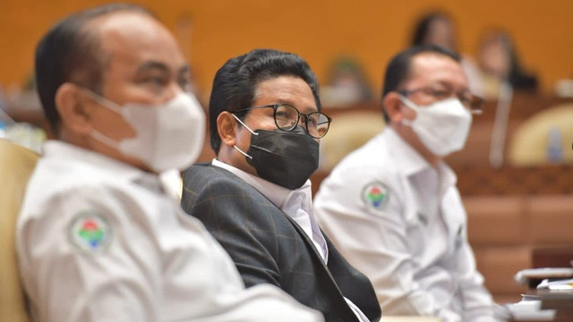 Menteri Desa, PDTT Abdul Halim Iskandar mengikuti rapat kerja dengan Komisi V DPR di Kompleks Parlemen, Senayan, Jakarta, Selasa (18/1/2022). Foto: Wening/Kemendes PDTT