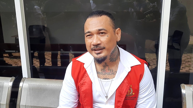 Jerinx di Pengadilan Negeri Jakarta Pusat, Selasa (25/1/2022).
 Foto: Alexander Vito/kumparan