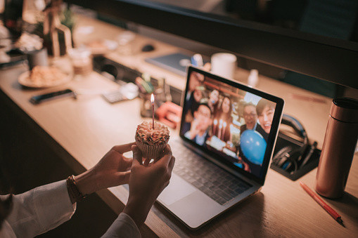 Ilustrasi virtual backgroundzoom. Foto. dok. Edwin Tan (Unsplash.com)