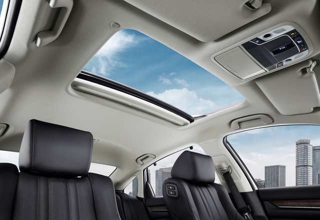 Power Sunroof Baru di New Honda Accord. Foto: PT Honda Prospect Motor