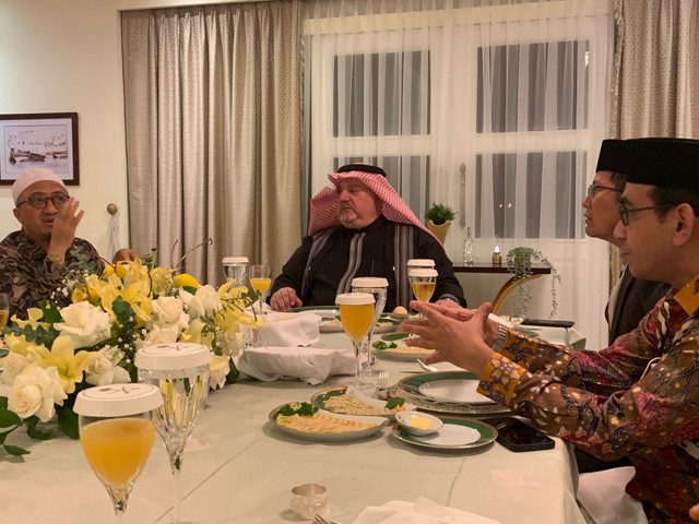 Silaturahim ke rumah dinas Syaikh Esam. Dokumentasi: Istimewa.