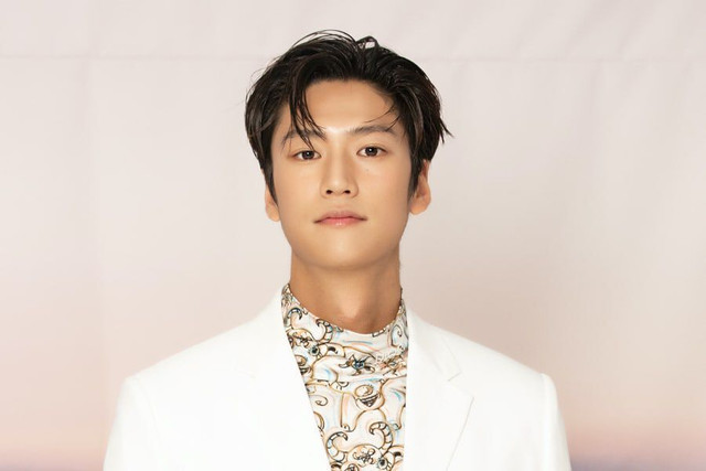 Profil Na In Woo, Aktor yang Jadi Pengganti Kim Seon Ho di 2 Days 1 ...