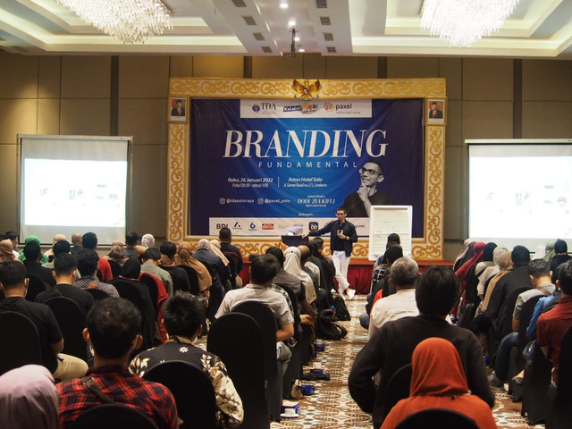 Komunitas Tangan Di Atas (TDA) Solo Raya menggelar seminar branding fundamental. Pematerinya. dok