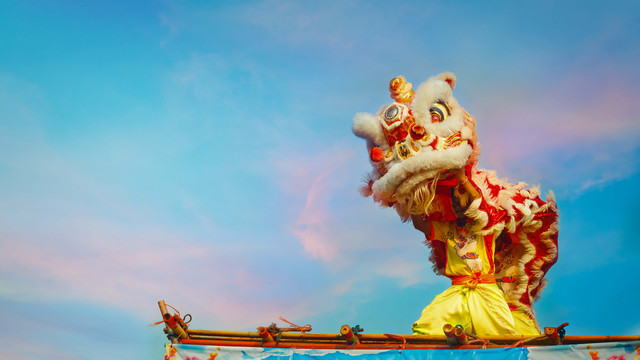 Ilustrasi Barongsai saat Imlek. Foto: cowardlion/Shutterstock