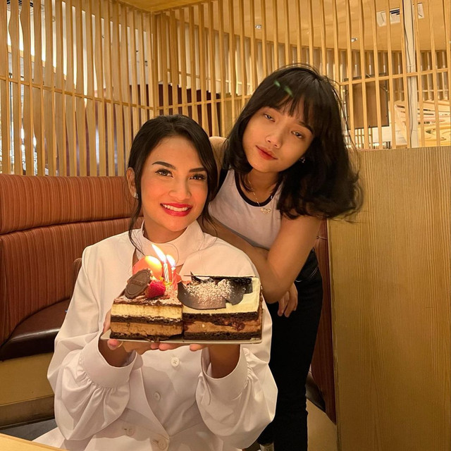Vanessa Angel dan Fuji. Foto: Instagram/@vanessaangelofficial