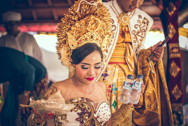 Ilustrasi Mengenal Pakaian Pengantin dalam Pernikahan Adat Bali. Sumber: pexels.com/Artem Beliaikin
