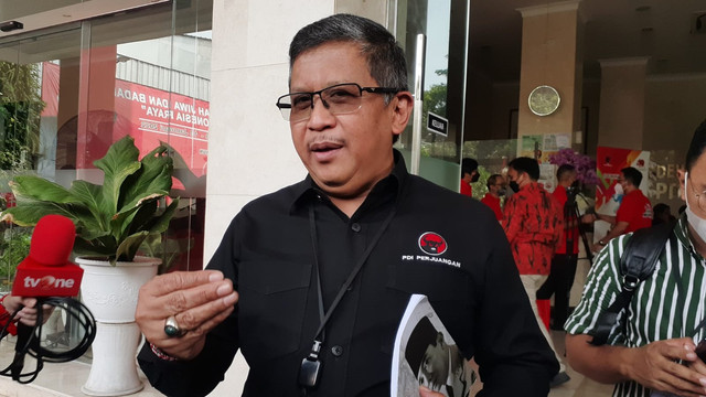 Sekjen PDIP Hasto Kristiyanto dalam konferensi pers perayaan HUT ke-49 PDIP di Kantor DPP PDIP, Jakarta, Kamis (27/1/2022). Foto: Jacko Ryan/kumparan