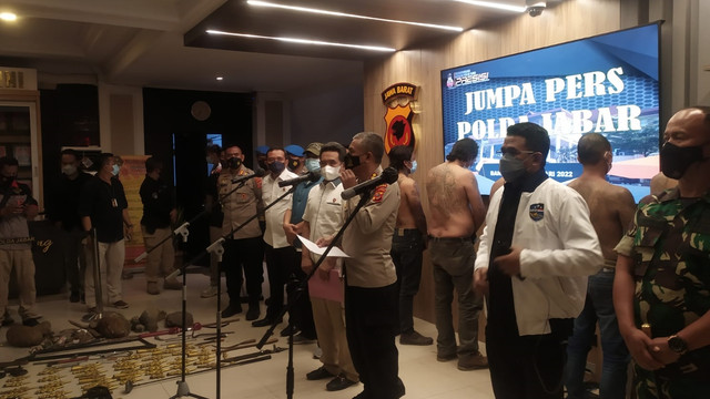 Pers rilis kasus anggota GMBI yang ditangkap usai lakukan tindakan anarkis di Mapolda Jabar pada Kamis (27/1).  Foto: Rachmadi Rasyad/kumparan