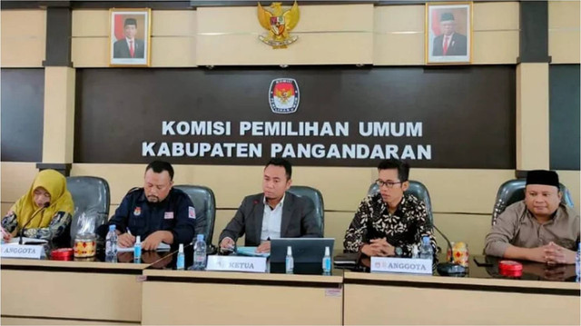 Jajaran KPU Kabupaten Pangandaran, Jawa Barat. (Foto: Istimewa)
