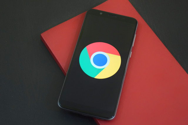 Ilustrasi cara menghapus iklan di Chrome PC dan HP. Foto: Deepanker Verma/pexels