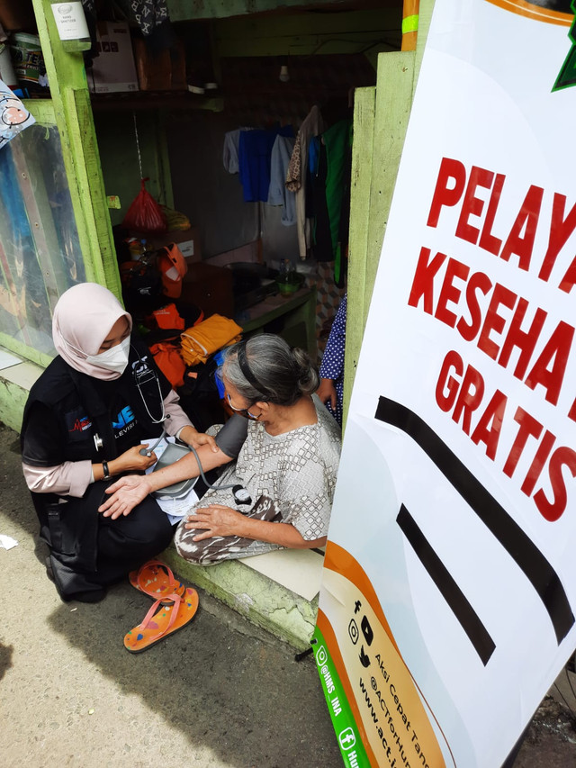 Layanan Home Visit untuk warga lansia