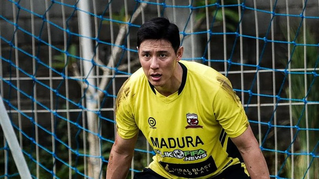 Kiper Madura United, Hong Jung-nam. Foto: Instagram/@maduraunited.fc