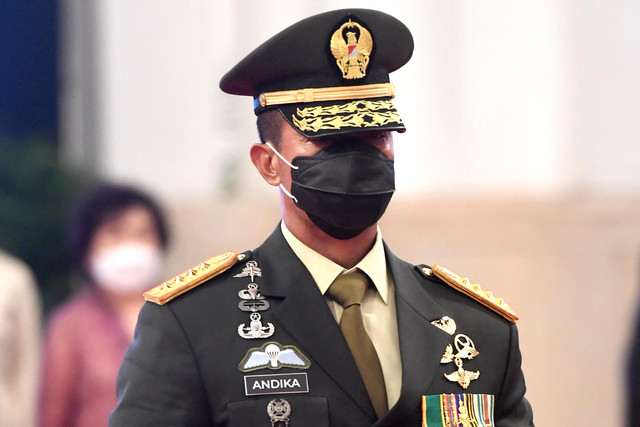 Jenderal TNI Andika Perkasa saat dilantik sebagai Panglima TNI oleh Presiden Joko Widodo di Istana Negara, Jakarta, Rabu (17/11/2021). Foto: Lukas/Biro Pers Sekretariat Presiden
