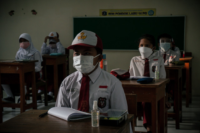 Siswa SD saat uji coba PTM di Jakarta Selatan (30/8/2021). Foto: Jamal Ramadhan/kumparan