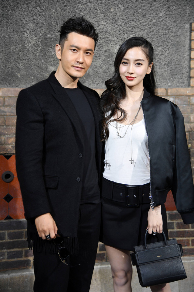 Huang Xiaoming dan Angelababy menghadiri Givenchy Menswear Spring/Summer 2017 saat Paris Fashion Week di Paris, Prancis pada 24 Juni 2016. Foto: Pascal Le Segretain/Getty Images