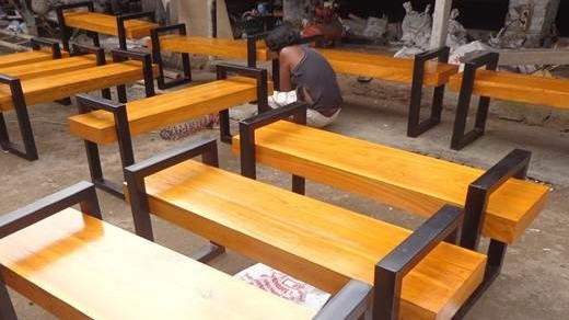 Ilustrasi mebel berbahan dasar kayu nangka yang tampak sekali berwarna kuning. Foto: Isnia Furniture