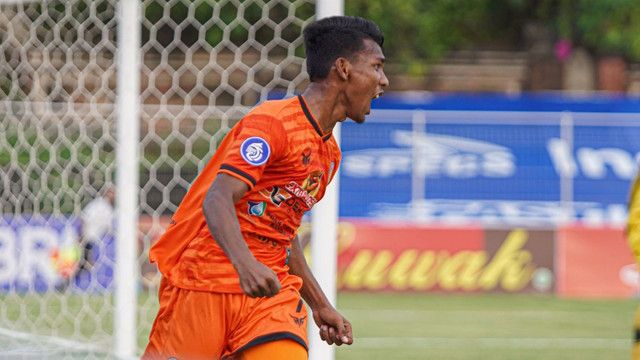 Ahsanur Rijal usai menciptakan gol ke gawang Persela Lamongan di laga pekan ke-21 Liga 1 2021/22, Rabu (26/1). Foto: MO Persiraja