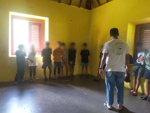 Anak-anak saat diamankan Satpol PP Kota Ternate. Foto: Istimewa