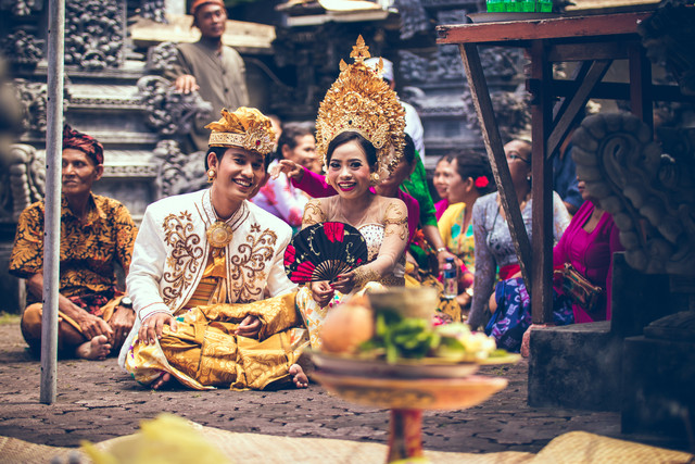 Illustrasi pernikahan adat bali. Sumber: www.unsplash.com