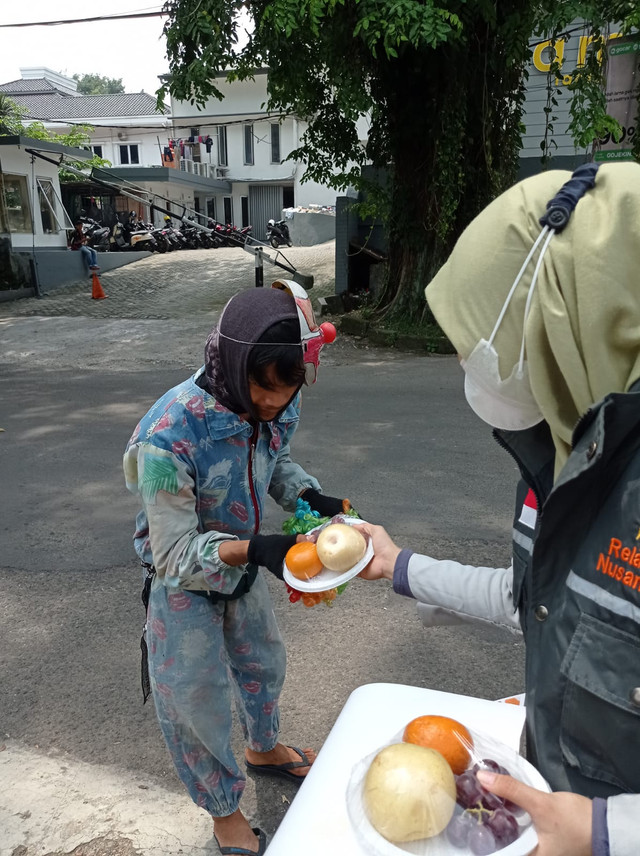 salah satu penerima manfaat program berbagi buah segar