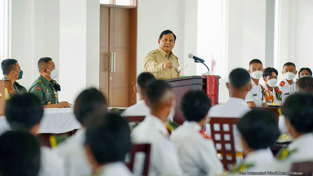 Menhan Prabowo Subianto tinjau Politeknik Pertahanan Kampus dr. Benedictus Mboi di Belu, Nusa Tenggara Timur, Januari, 2022. Foto: Biro Humas Setjen Kemhan