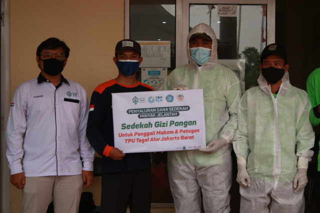 Sedekah gizi pangan Rumah Sosial Kutub. Foto: Dok. pribadi